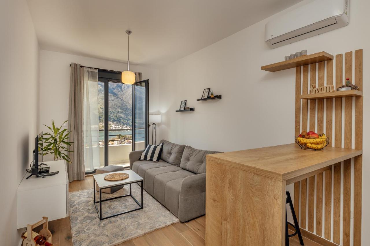 Lana Sea View Apartment Kotor Eksteriør billede