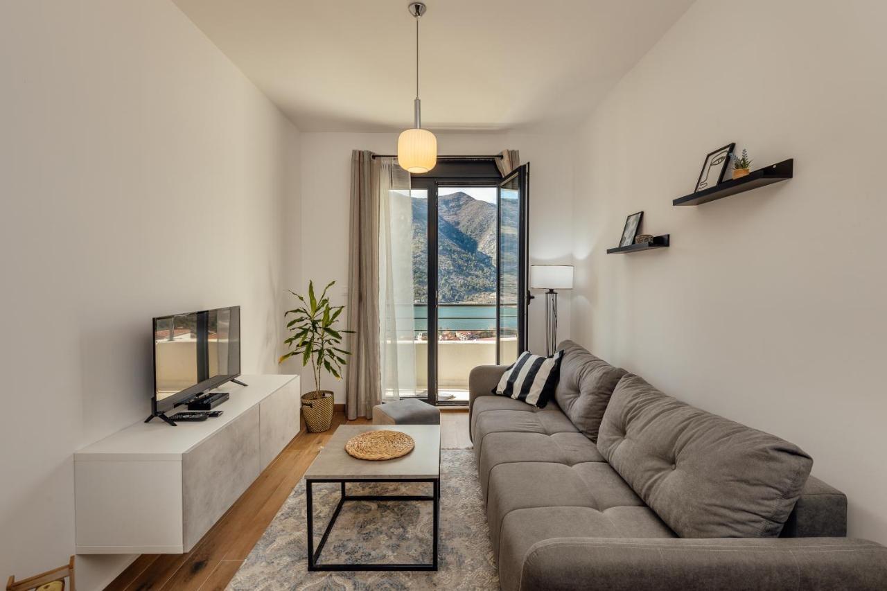 Lana Sea View Apartment Kotor Eksteriør billede